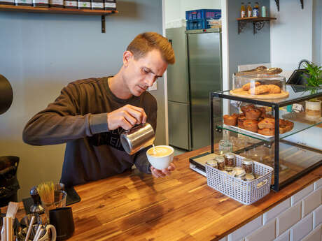 La Vague Noire Café