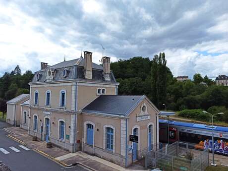 Exposition : Un train peut en cacher un autre