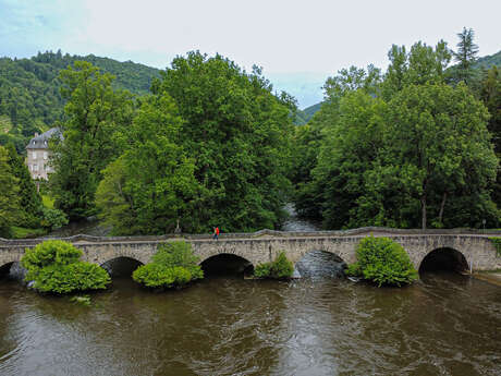 Voie verte Vézère entre le barrage du Saillant et Garavet