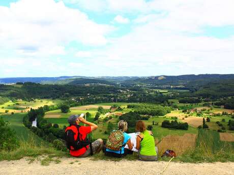 Point de vue sur la Vallée de la Vézère à la côte de Jor