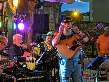 Château de Gâteaux : Friday night is music night - Brouillac Rockers