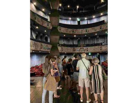 Avis aux curieux : Les coulisses du théâtre Saint-Louis