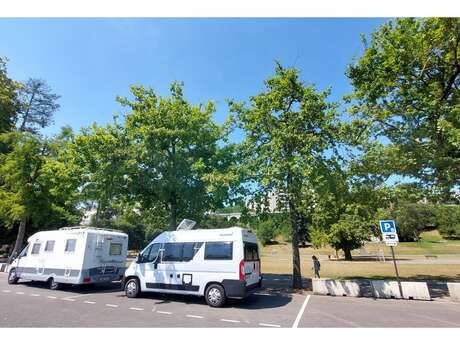 Aire de camping-car - Stationnement - Stade Tissié Pau
