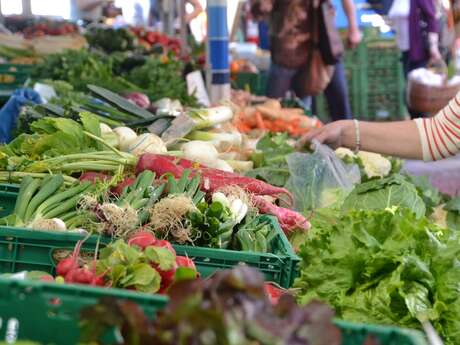 Marché hebdomadaire à Saint-Léonard de Noblat