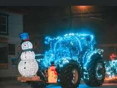 Grand défilé de Tracteurs Lumineux de Noël