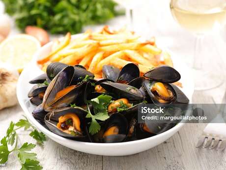 Soirée moules-frites - Place Robert Laucournet - Isle