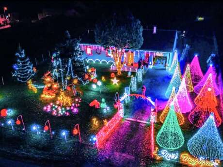 Féérie de Noël à La Meyze : maison illuminée