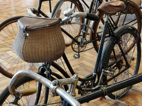 Exposition temporaire sur le thème des congés payés au Musée du Vélo du Haut Limousin