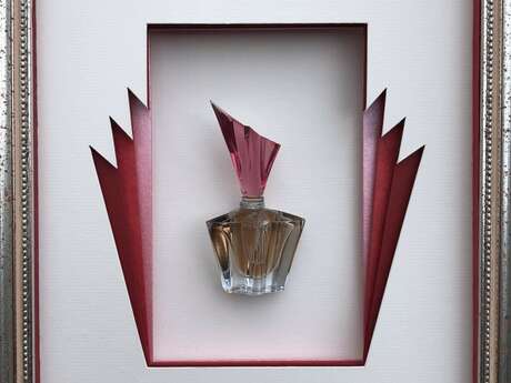 Exposition "Cadres et flacons de parfum"
