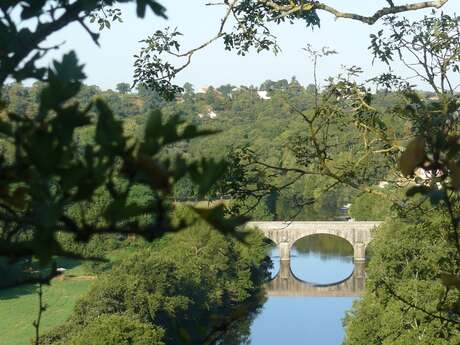 Panorama sur la Sèvre et le pont de la Haye-Fouassière