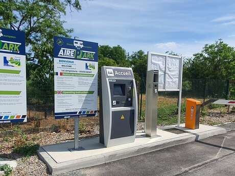 AIRE DE CAMPING-CAR LA LAMPISTERIE