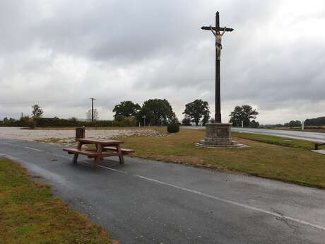 AIRE DE PIQUE-NIQUE DU CALVAIRE DE LA CHAUSSEE A GESVRES