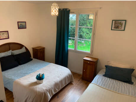 SOUS LES GRANDS CHÊNES