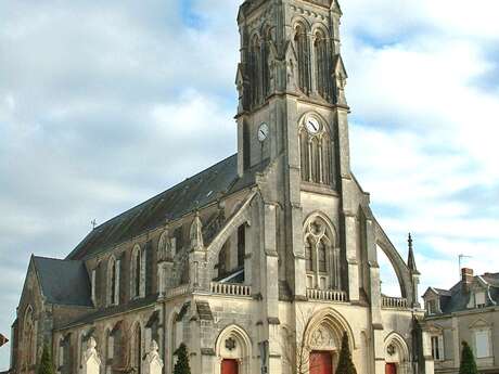 Église Saint-Pierre - Bécon-les-Granits