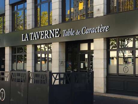 LA TAVERNE TABLE DE CARACTÈRE