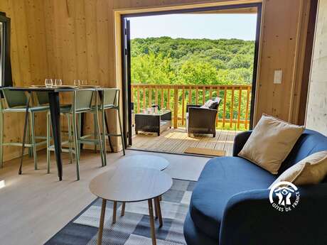 CHALET 26 LE BERTHEVIN, CAMPING DE COUPEAU, 4 PERSONNES