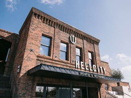 Hellcity, brewpub et restaurant