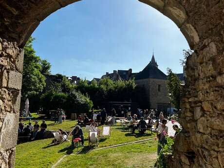Guinguette À La Bonheur