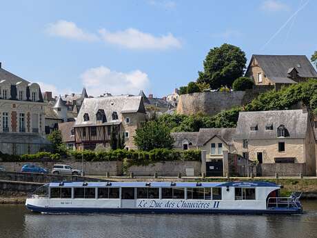 CROISIÈRE TOURISTIQUE