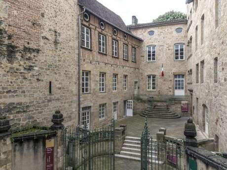 Visite guidée de l'hôtel de ville et des archives municipales de Figeac