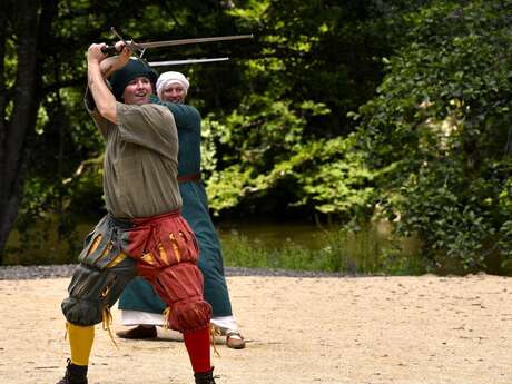 Les Tours de Merle -les armes et les techniques de combat