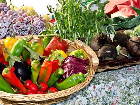 Petit marché de producteurs à Touzac