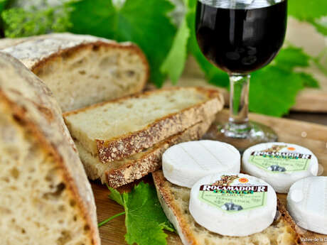 Pain, du Vin et du Fromage à Beaulieu-Sur-Dordogne