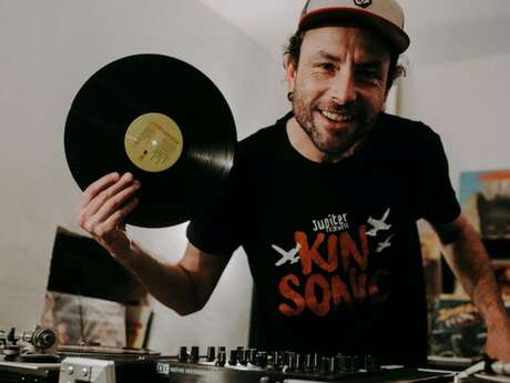 DJ Mazykin fait le tour des médiathèques, Assier