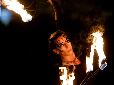 Alfiryn, Spectacle de feu
