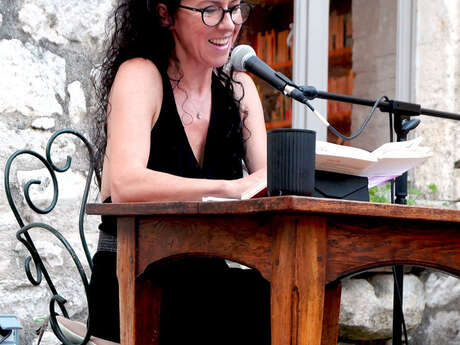 Lecture à voix nue chez Livres, Books & Company