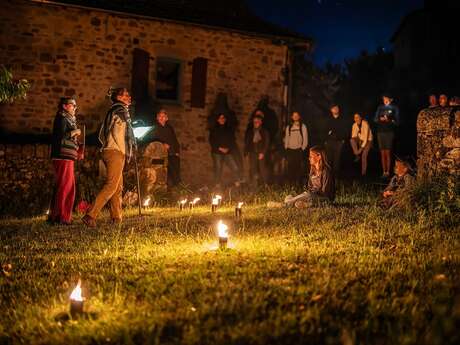 Visite contée nocturne dans le village de Calvignac avec Hèlène Poussin