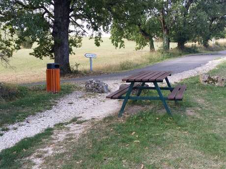 Petite aire de Pique-Nique bas du village