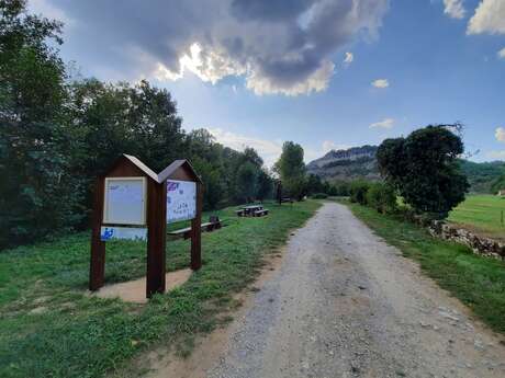 Aire d'embarquement des canoes et pique-nique de Monteils