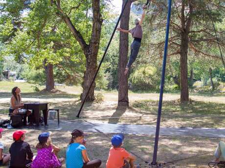 Spectacle "Cairns" au Clos Troteligotte
