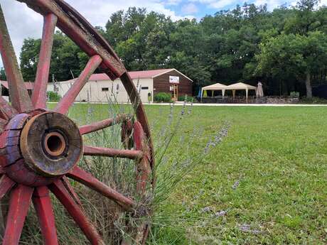 Aire pour Camping-Car à la Ferme Auberge d'Esparnol