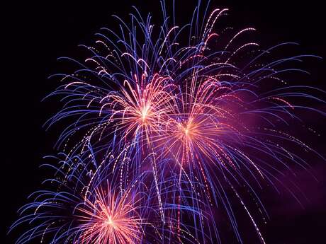 Feu d'artifice à Saint-Pierre-Lafeuille