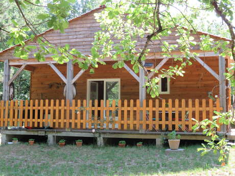 Le chalet au milieu des chênes