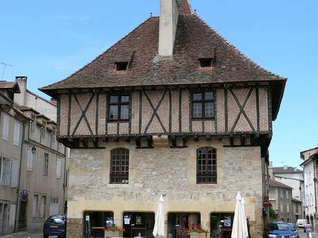 Maison des Consuls et église des Récollets