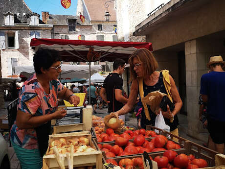 Marché dominical à Souillac