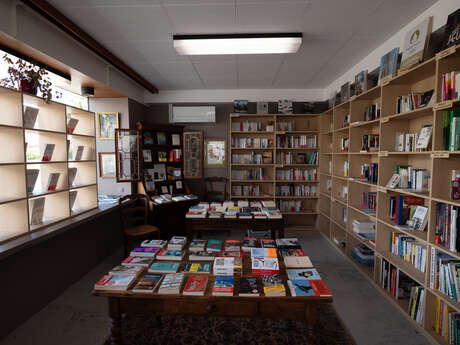 Librairie - Papeterie - Loisirs créatifs "Par les Chemins"