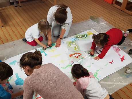 Atelier enfant "Raconte moi un tableau" de l'exposition "La tendresse des murs" à Frayssinet-le-Gélat