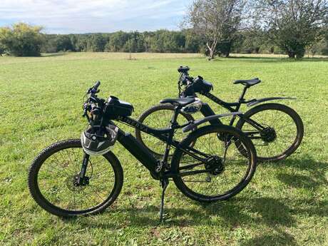 Un chemin en Quercy - location de vélo/VTT Un chemin en Quercy - location de vélo/VTT