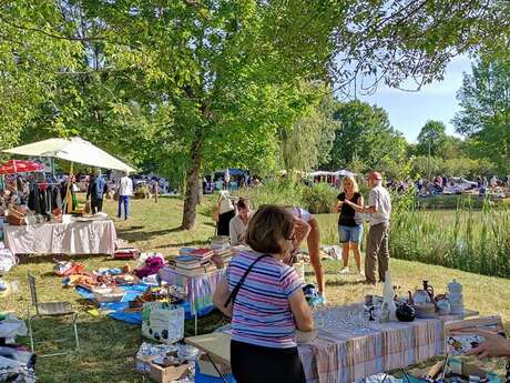Vide-Grenier au Lac de Marcenac