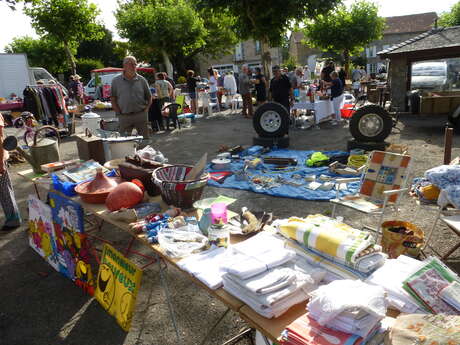 Vide-Greniers du camping "Le Castagnol" à Sousceyrac-en-Quercy