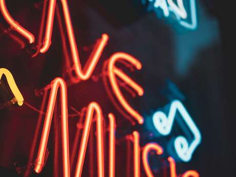 Blind Test Live avec DJ Manon au Veirem Bé