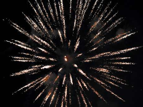 Feu d'artifice à Cornac