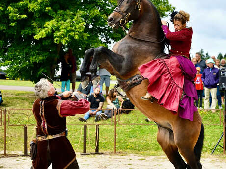 Les jeudis festifs - théâtre équestre à Liourdres