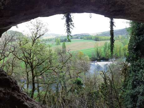 Randonnée à Cénevières: causses, combes et vallées: des terroirs contrastés