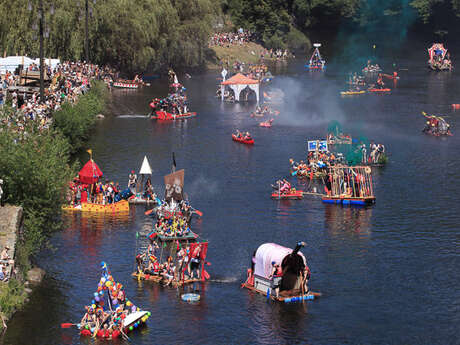 Tous sur le Pont "Ambiance festive et loufoque sur la Dordogne"