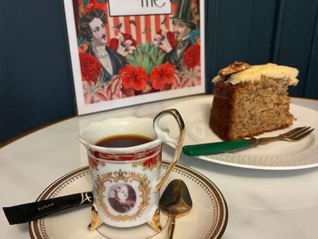 Salon du thé avec Emporium des Antiquités